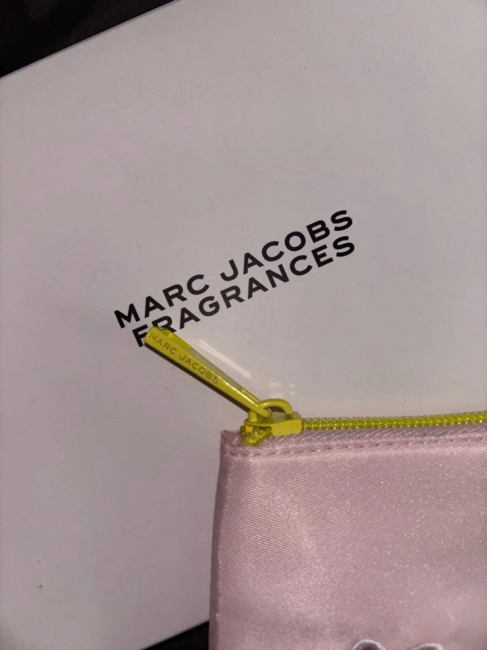 Marc Jacob’s makeup bag - Picture 6 of 6